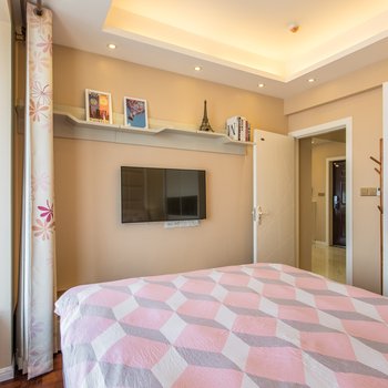 重庆西宅解放碑地铁上豪装超大两居室高档公寓酒店提供图片