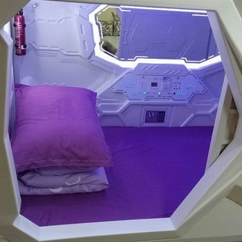 武汉江锋太空舱青年旅舍