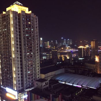 重庆姬娜娜公寓(八一路景观大道分店)