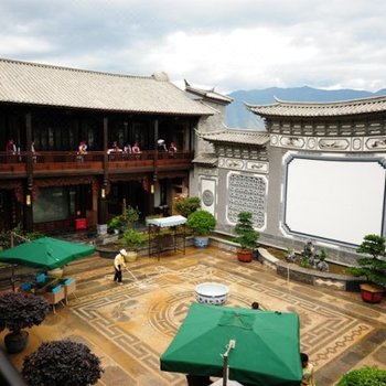 鹤庆寸氏庄园酒店