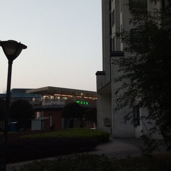 重庆万达广场轻轨站附近阳光大床房家庭套房公寓(鱼轻路分店)酒店提供图片