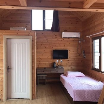 盖州海上乐园海景小木屋