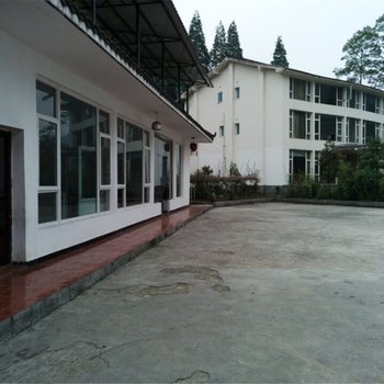 峨眉山明秀山庄