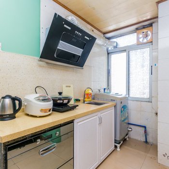 广州伍女士特色民宿(侨港路分店)酒店提供图片