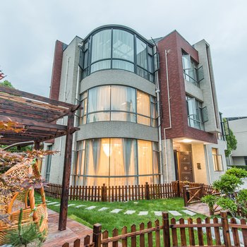 上海鹿鸣精品民宿