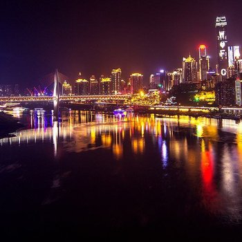 渝小城时尚酒店式公寓(重庆解放碑七星岗地铁站)