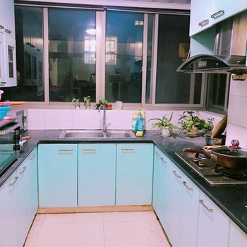 �Ϻ���С���˰���ɫ����(�潭·�ֵ�)�Ƶ��ṩͼƬ