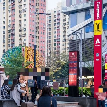 广州Locals路客·广州海珠A23舍公寓(联星村分店)