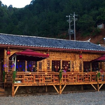 凉山盐湖滨湖1号自驾帐篷营地