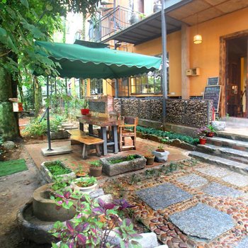 莲峰山下客栈(阳朔西街滨江店)