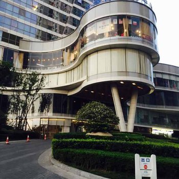 斯米兰公寓(青岛中联自由港湾店)