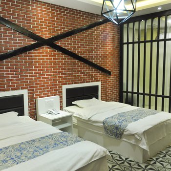 阿鲁科尔沁旗七色年华主题商务宾馆酒店提供图片