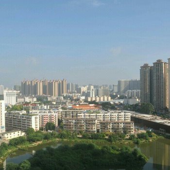 南宁市中心火车站地铁口旅游集散中心附近三房公寓(龙腾路中分店)