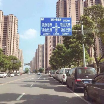 十家连锁自助公寓式酒店(南京岱山中路店)