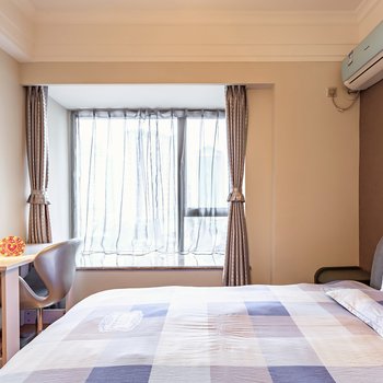 重庆西宅解放碑地铁上豪装超大两居室高档公寓酒店提供图片