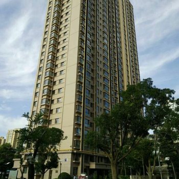 紫藤家庭公寓(兰州西客站店)(原仁恒美林郡一店)