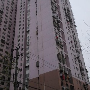 烟台鸿运日租房东方巴黎购物街店