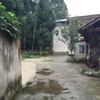 彭州山里人农家乐
