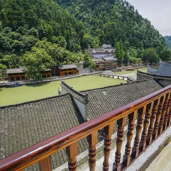 凤凰望月楼客栈