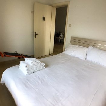 上海秋意凉amp普通公寓(康定路店)酒店提供图片