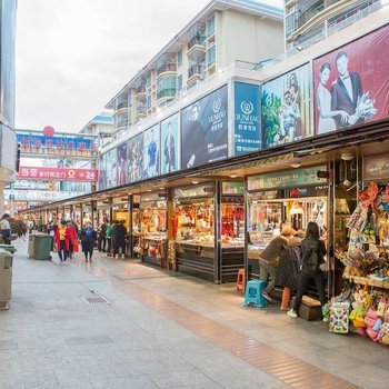 三亚一起去旅行公寓(三亚湾路与迎宾路交叉口分店)酒店提供图片