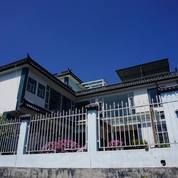 大理新里岸客栈