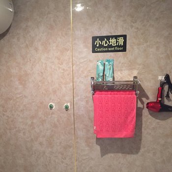 承德避暑山庄三只海豚复式公寓(四人沟路分店)
