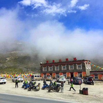 康定新都桥折多山驿站酒店提供图片