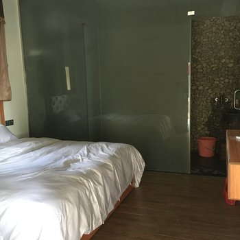 湛江南极村艺术家部落客栈(放坡村分店)