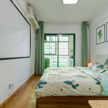 深圳地铁口深圳北站香港直达投影套间公寓(梅龙大道分店)