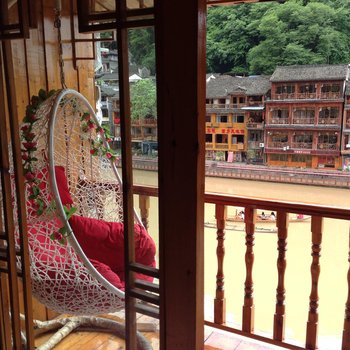 凤凰浪漫满屋驿站酒店提供图片