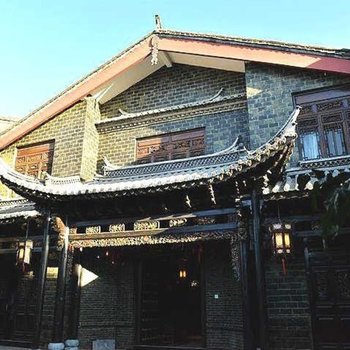丽江含束河何府古宅