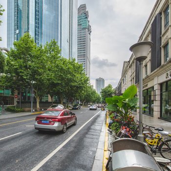 吴Lin特色民宿(上海铜仁路分店)