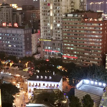 重庆解放碑边边大脑壳的窝公寓(五四路分店)酒店提供图片