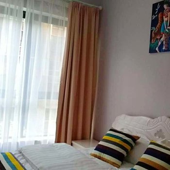 峨眉山市爱e家酒店式家庭公寓(食为天美食街店)酒店提供图片