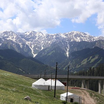 霍城雪山恋客栈