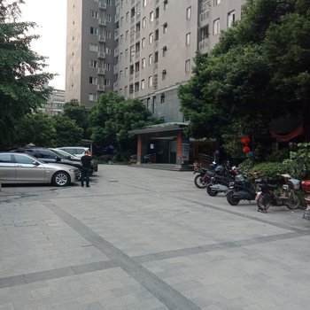 成都宋万涛公寓(果堰村分店)
