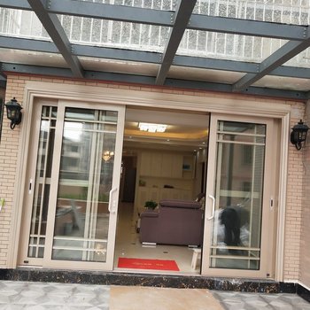 凤凰金辉民宿酒店提供图片