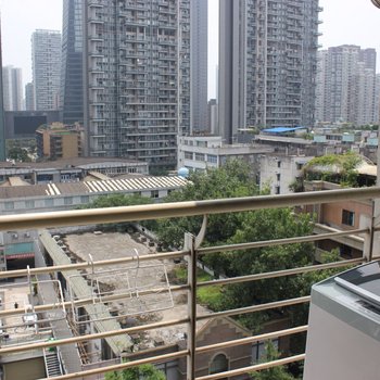 成都诗与胡说普通公寓(南糠市街店)酒店提供图片