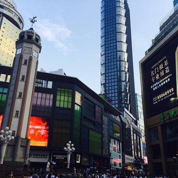 重庆西宅解放碑地铁上豪装超大两居室高档公寓酒店提供图片