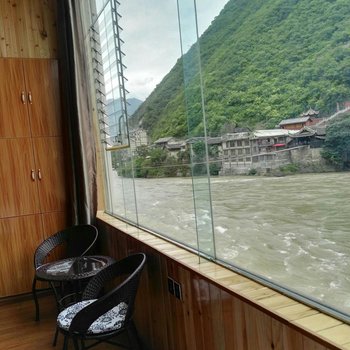泸定老街酒家旅馆