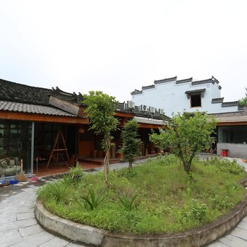 张家界曹家旺府客栈