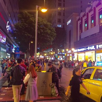 重庆西宅解放碑地铁上豪装超大两居室高档公寓酒店提供图片