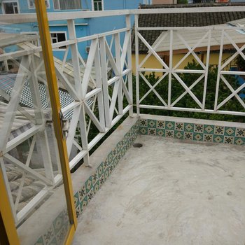 深圳较场尾纸牌屋客栈