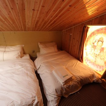 香格里拉腊浪拉措牧场客房酒店提供图片