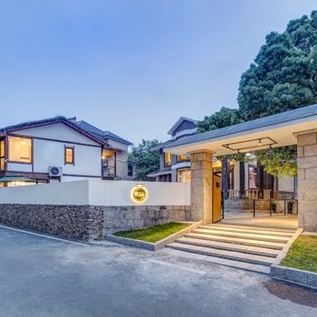 莫干山香樟树下