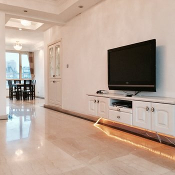 上海上海飞屋UP普通公寓(伊犁南路黄金城道店)酒店提供图片