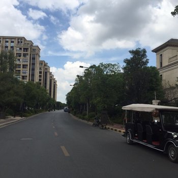 上海虹桥国展中心法式水岸花园公寓(中华路分店)酒店提供图片