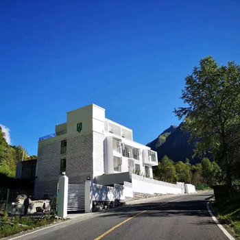 四姑娘山观岳酒店