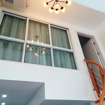 郑州风一样的男人复式酒店提供图片